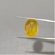 Yellow sapphire (pukhraj) 10.05 Carats / 11.05 Ratti